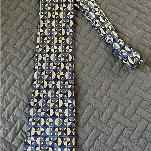 Jhane Barnes Designer Silk Tie – Blue & Cream Geometric Print – Modern Art Tie